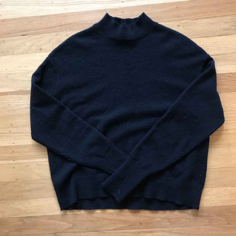 Everlane cashmere mockneck cropped sweater